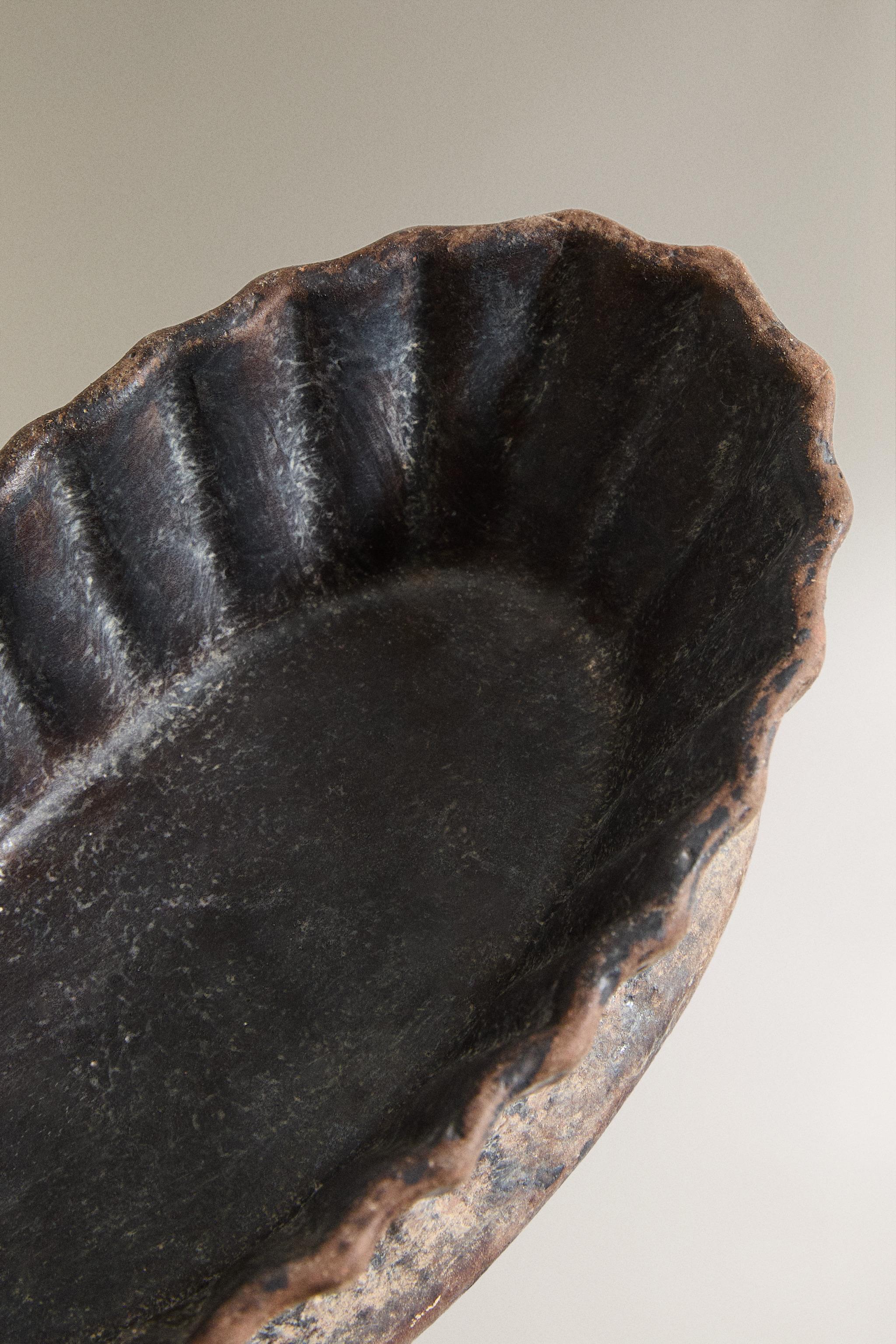 TERRACOTTA BATHROOM TRAY WITH RAISED DESIGN
